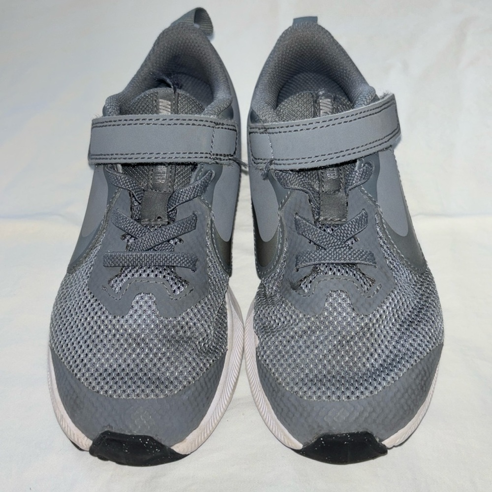 Nike Boys Downshifter Velcro Shoe Gray size 12C